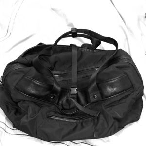 Fabletics gym bag with pockets for storage
